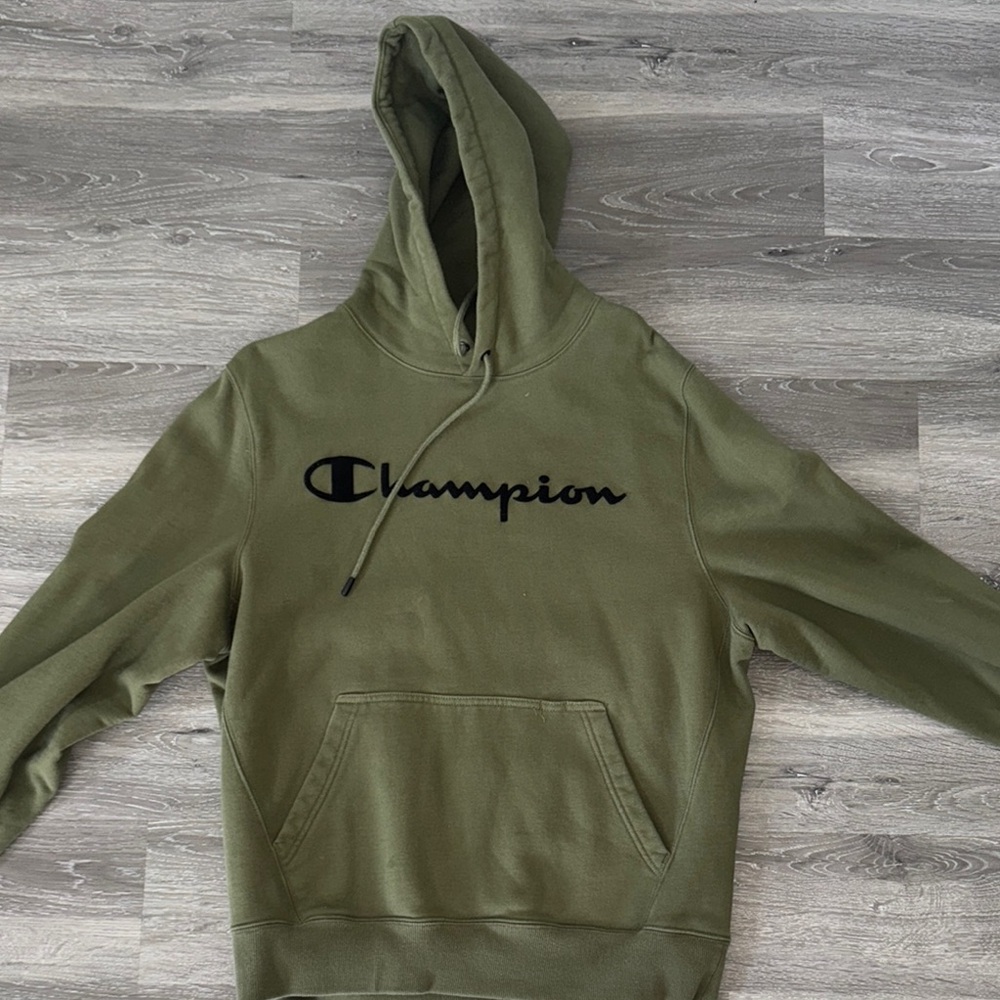 Champion Green Pullover Hoodie with Soft Fabric